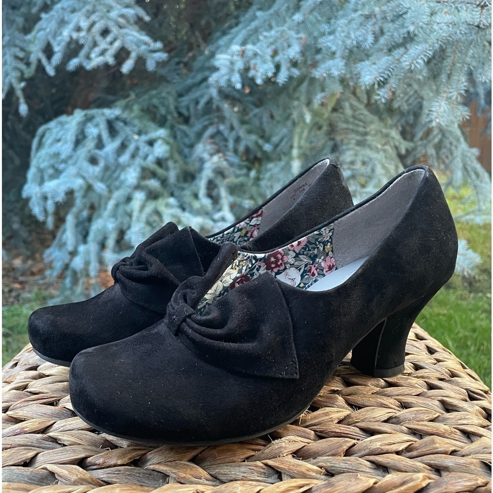 Beautiful Hotter Donna Black Suede Vintage Inspired Pump 2” Heel Size 6/6.5